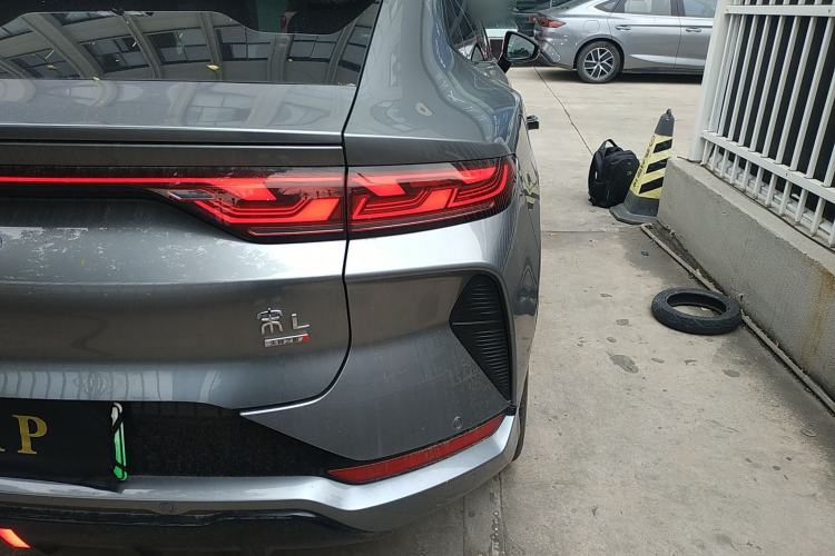 Used BYD Song L EV 2025 Intelligent Driving Version 662 km LiDAR Excellence Edition Right Rear Taillight
