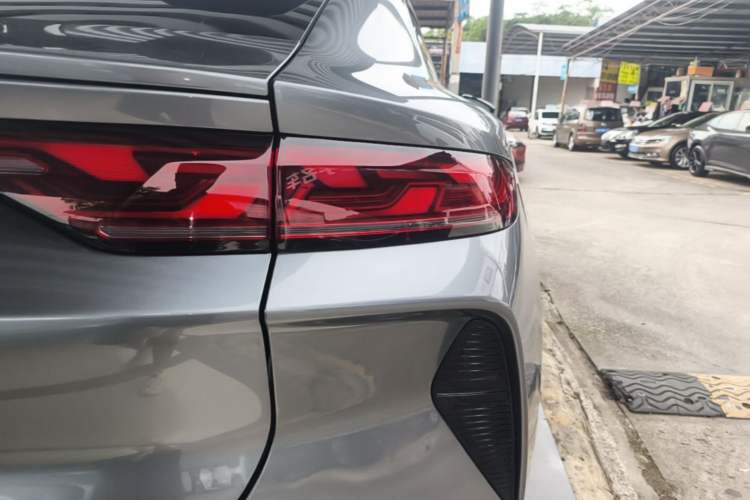 Used BYD Song L EV 2025 662 km Advanced Intelligent Driving Version Right Rear Taillight