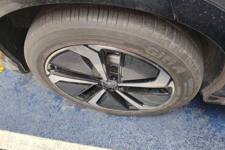 Used BYD Song L EV 2025 Intelligent Driving Version 662 km LiDAR Excellence Edition Right Rear Wheel Hub
