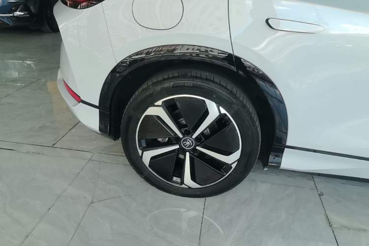Used BYD Song L EV 2025 662 km Ultra-Range Version Right Rear Wheel Hub