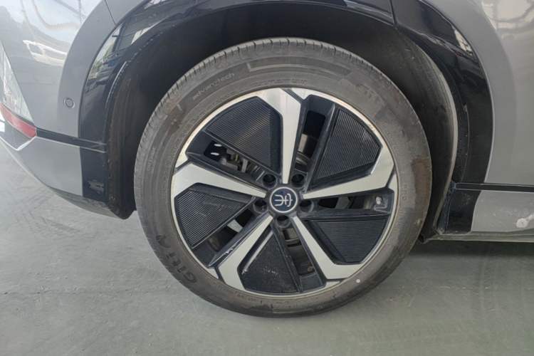 Used BYD Song L EV 2025 Intelligent Driving Version 662 km LiDAR Excellence Edition Right Rear Wheel Hub