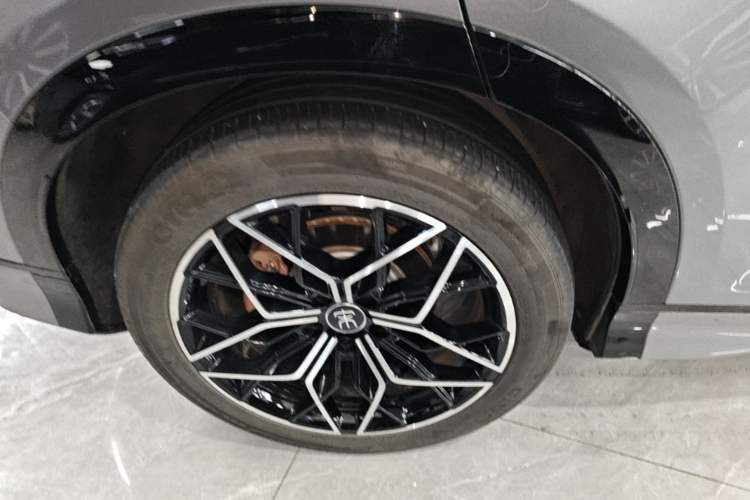 Used BYD Song L EV 2025 Intelligent Driving Version 602 km Range LiDAR-equipped All-Wheel-Drive Type Right Rear Wheel Hub