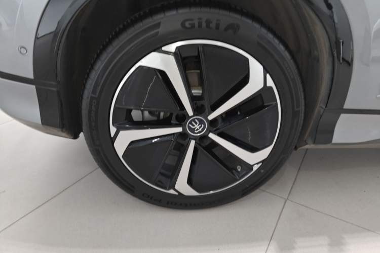 Used BYD Song L EV 2025 Intelligent Driving Version 662 km LiDAR Excellence Edition Right Rear Wheel Hub