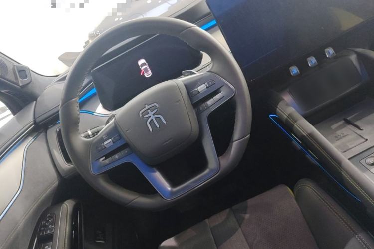 Used BYD Song L EV 2025 Intelligent Driving Version 602 km Range LiDAR-equipped All-Wheel-Drive Type Steering Wheel