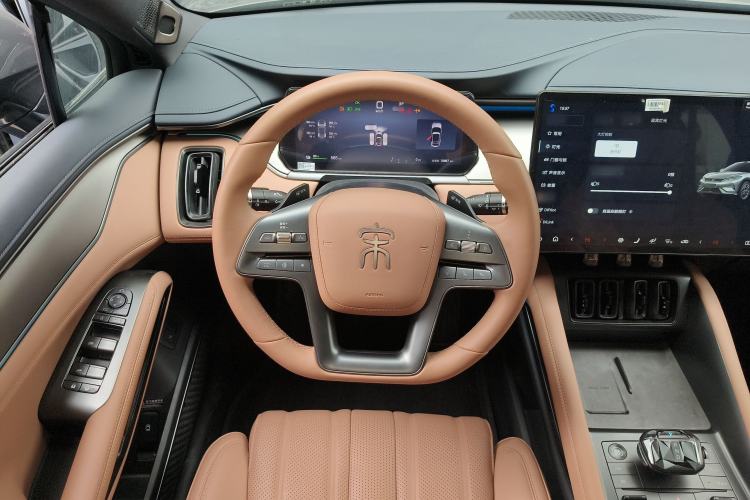 Used BYD Song L EV 2025 Intelligent Driving Version 662 km LiDAR Excellence Edition Steering Wheel