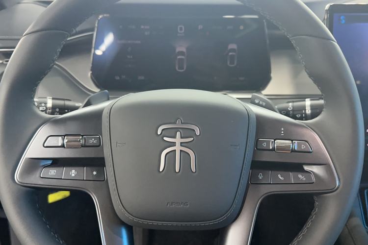 Used BYD Song L EV 2025 Intelligent Driving Version 662 km LiDAR Excellence Edition Steering Wheel