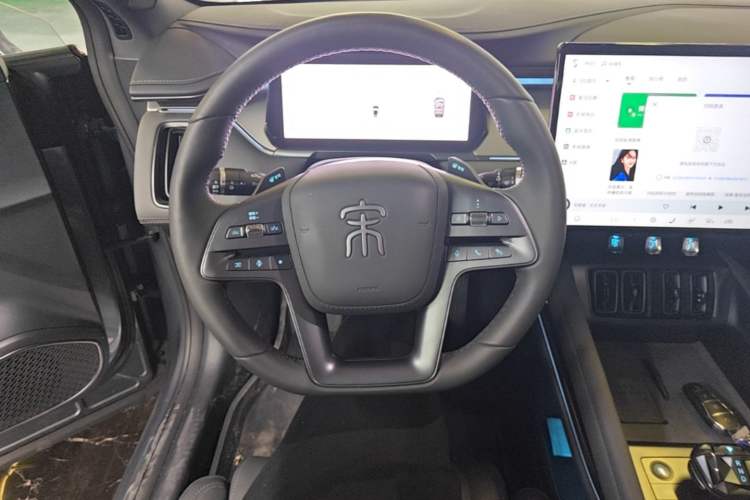 Used BYD Song L EV 2025 Intelligent Driving Version 662 km LiDAR Excellence Edition Steering Wheel