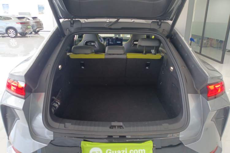 Used BYD Song L EV 2025 Intelligent Driving Version 602 km Range LiDAR-equipped All-Wheel-Drive Type Trunk