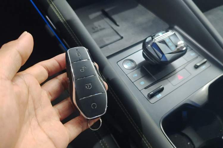 Used BYD Song L EV 2025 Intelligent Driving Version 602 km Range LiDAR-equipped All-Wheel-Drive Type Vehicle Key