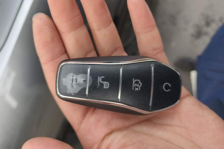 Used BYD Song L EV 2025 550 km Excellence Version Vehicle Key