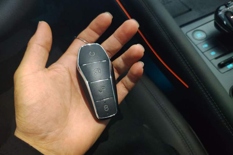 Used BYD Song L EV 2025 Intelligent Driving Version 662 km LiDAR Excellence Edition Vehicle Key