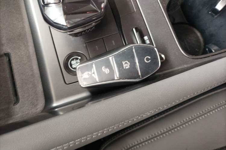 Used BYD Song L EV 2025 Intelligent Driving Version 662 km LiDAR Excellence Edition Vehicle Key