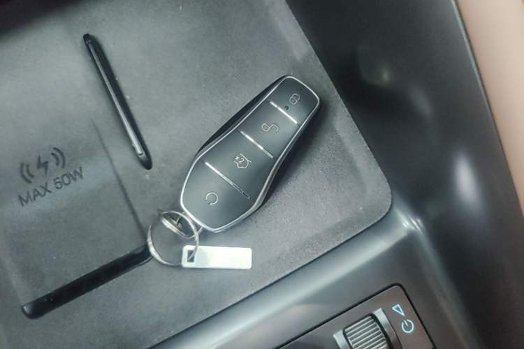 Used BYD Song L EV 2025 Intelligent Driving Version 662 km LiDAR Excellence Edition Vehicle Key