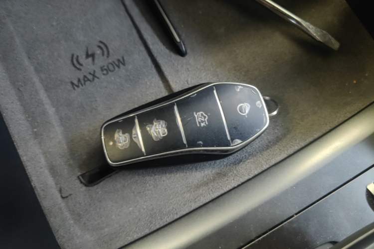 Used BYD Song L EV 2025 Intelligent Driving Version 662 km LiDAR Excellence Edition Vehicle Key