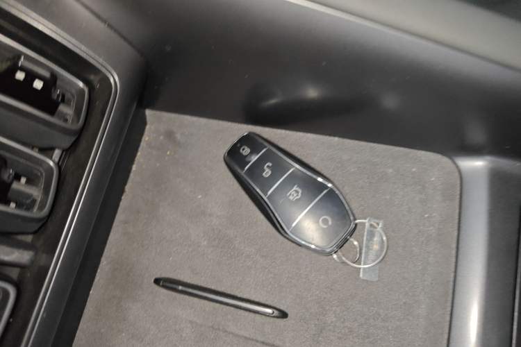 Used BYD Song L EV 2025 Intelligent Driving Version 662 km LiDAR Excellence Edition Vehicle Key