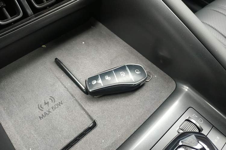 Used BYD Song L EV 2025 Intelligent Driving Version 662 km LiDAR Excellence Edition Vehicle Key