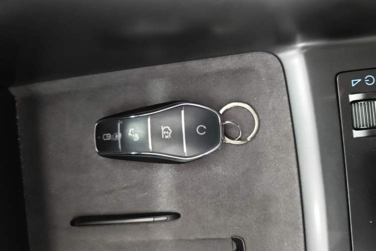 Used BYD Song L EV 2025 Intelligent Driving Version 602 km Range LiDAR-equipped All-Wheel-Drive Type Vehicle Key