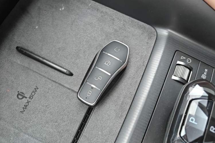 Used BYD Song L EV 2025 662 km Ultra-Range Version Vehicle Key