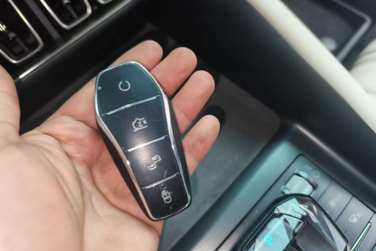 Used BYD Song L EV 2025 662 km Advanced Intelligent Driving Version Vehicle Key