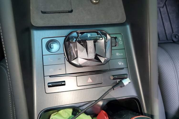 Used BYD Song L EV 2025 550 km Excellence Version Gear Lever