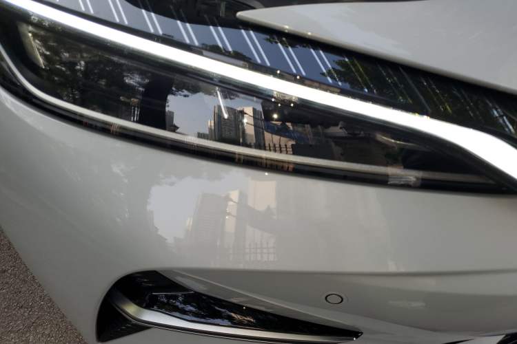 Used BYD Song L EV 2025 550 km Excellence Version Right Front Headlight
