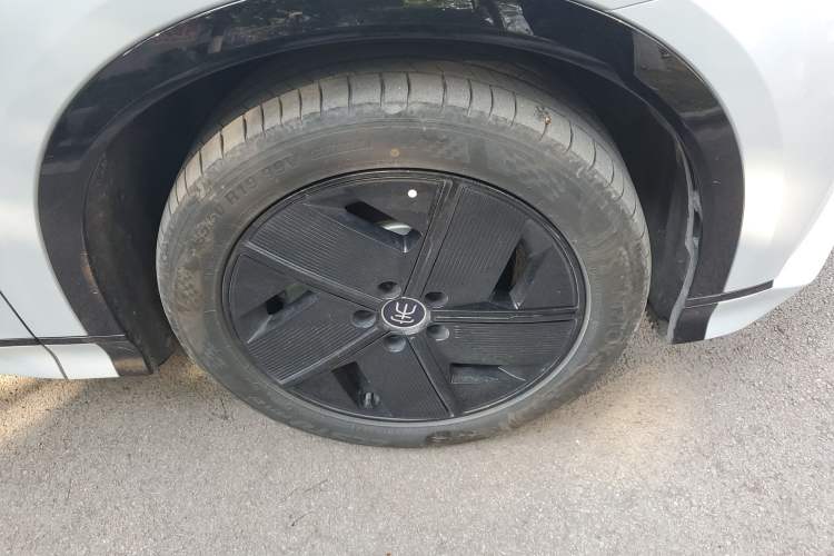 Used BYD Song L EV 2025 550 km Excellence Version Right Front Wheel Hub