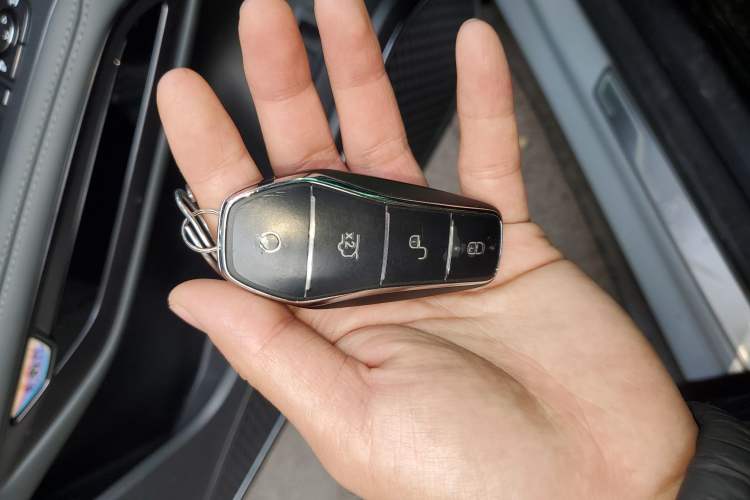 Used BYD Song L EV 2025 550 km Excellence Version Vehicle Key