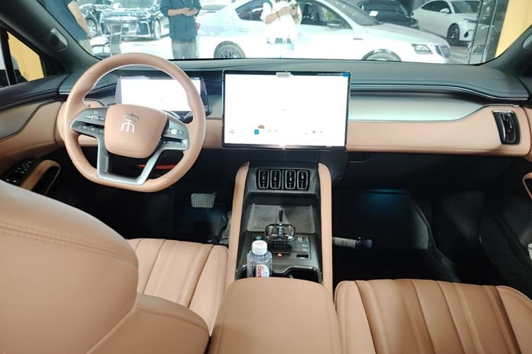 Used BYD Song L EV 2025 Intelligent Driving Version 662 km Beyond-Range Edition Center Console
