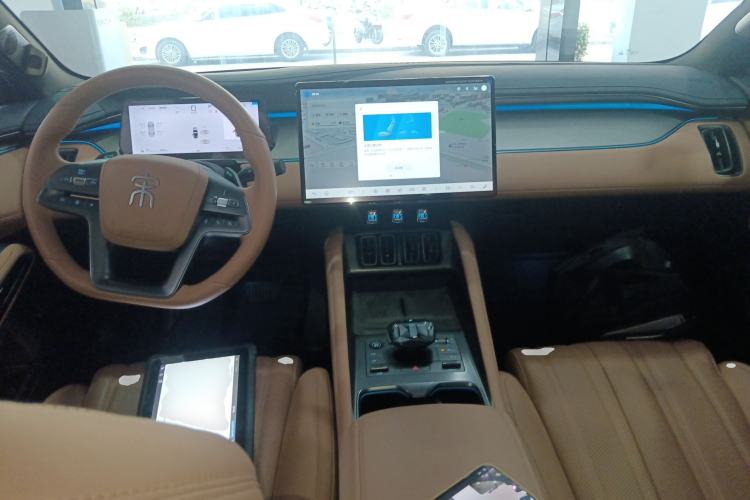 Used BYD Song L EV 2025 Intelligent Driving Version 662 km LiDAR Excellence Edition Center Console