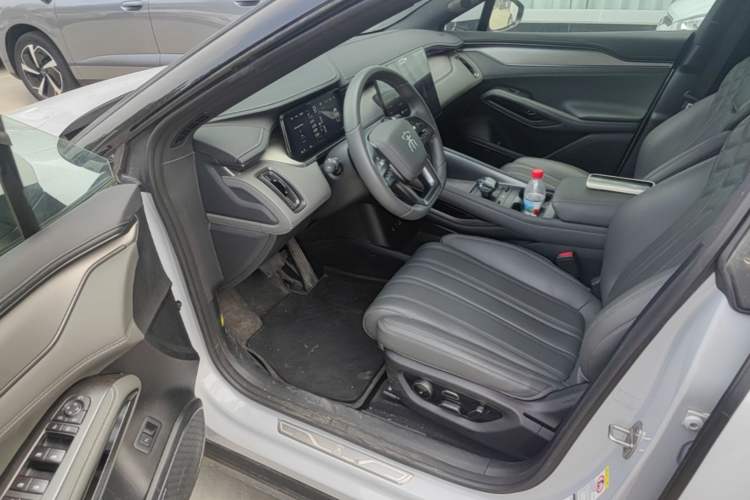Used BYD Song L EV 2025 Intelligent Driving Version 662 km LiDAR Excellence Edition Driver Seat