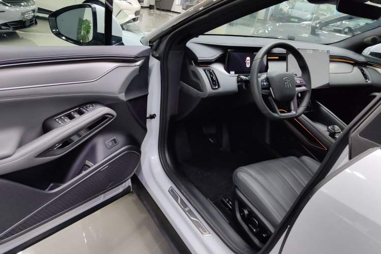 Used BYD Song L EV 2025 Intelligent Driving Version 662 km LiDAR Excellence Edition Driver Seat