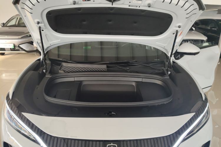 Used BYD Song L EV 2025 Intelligent Driving Version 662 km LiDAR Excellence Edition Engine Bay