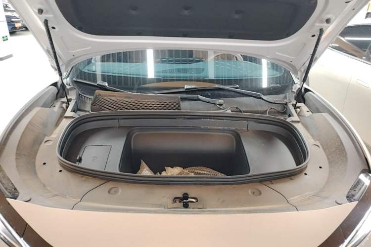 Used BYD Song L EV 2025 Intelligent Driving Version 662 km Beyond-Range Edition Engine Bay