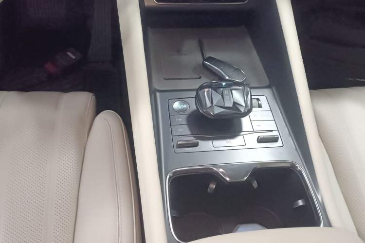Used BYD Song L EV 2025 662 km Advanced Intelligent Driving Version Gear Lever