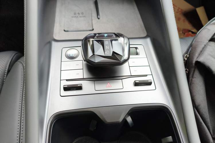 Used BYD Song L EV 2025 Intelligent Driving Version 662 km LiDAR Excellence Edition Gear Lever