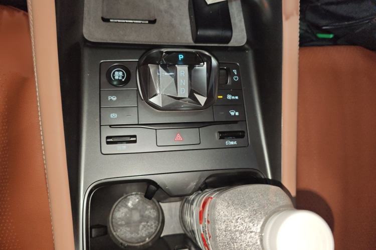 Used BYD Song L EV 2025 Intelligent Driving Version 662 km Beyond-Range Edition Gear Lever