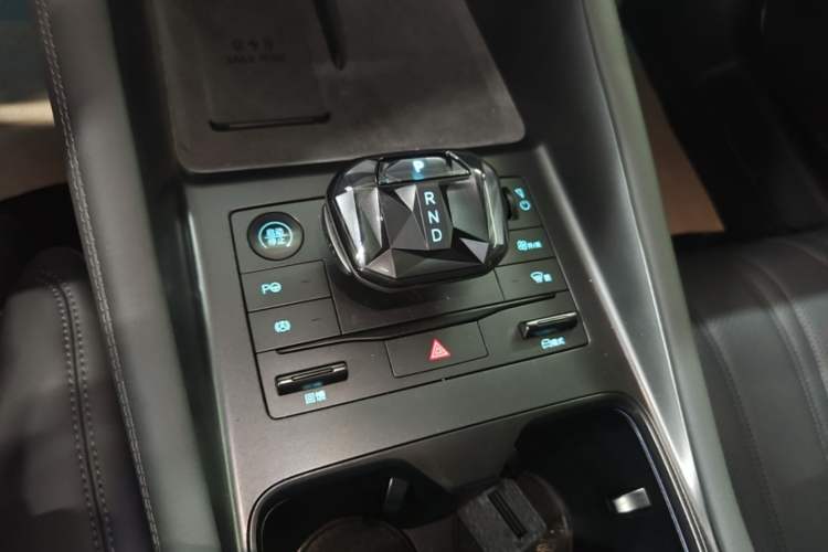 Used BYD Song L EV 2025 Intelligent Driving Version 662 km LiDAR Excellence Edition Gear Lever
