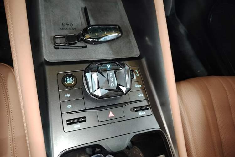 Used BYD Song L EV 2025 Intelligent Driving Version 662 km Beyond-Range Edition Gear Lever