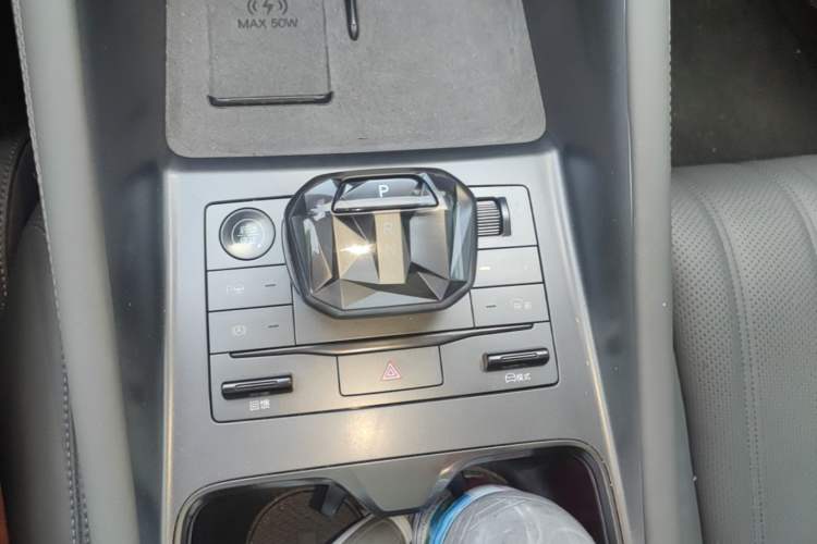 Used BYD Song L EV 2025 Intelligent Driving Version 662 km LiDAR Excellence Edition Gear Lever