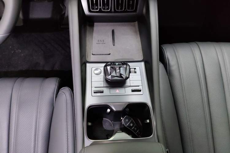 Used BYD Song L EV 2025 Intelligent Driving Version 662 km LiDAR Excellence Edition Gear Lever
