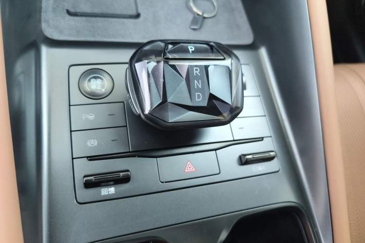 Used BYD Song L EV 2025 Intelligent Driving Version 662 km LiDAR Excellence Edition Gear Lever