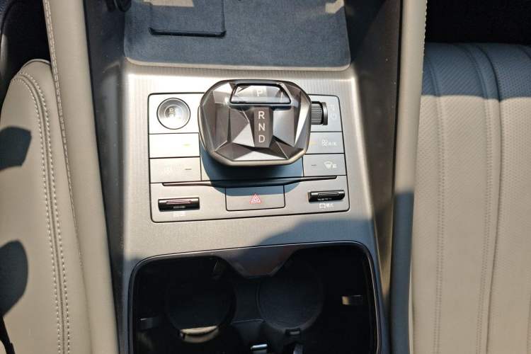 Used BYD Song L EV 2025 550 km Excellence Version Gear Lever