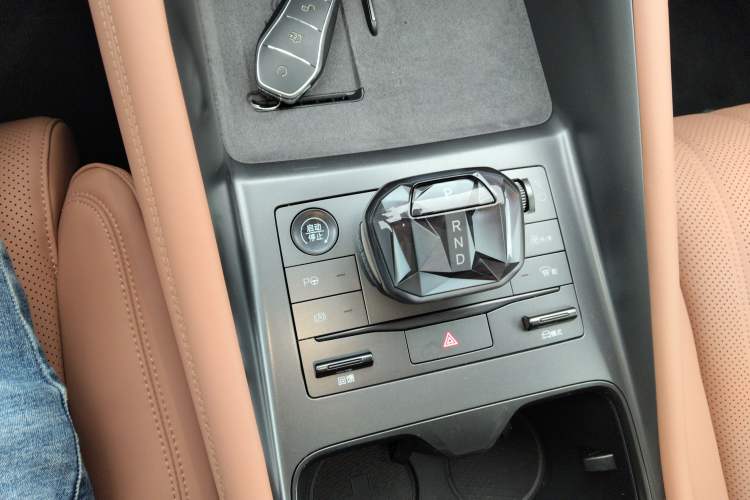 Used BYD Song L EV 2025 Intelligent Driving Version 662 km LiDAR Excellence Edition Gear Lever