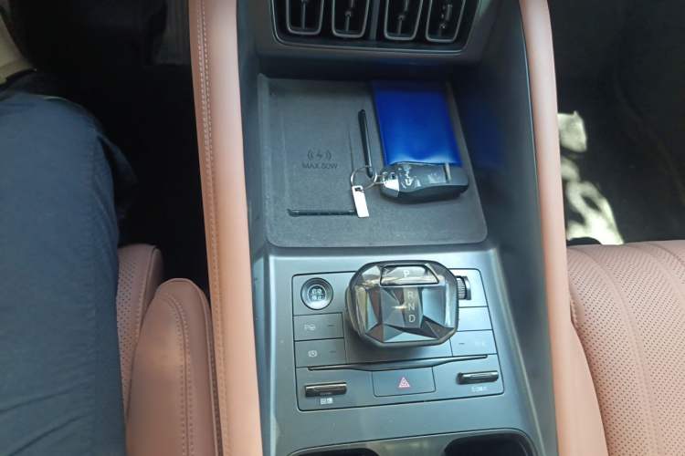 Used BYD Song L EV 2025 Intelligent Driving Version 662 km LiDAR Excellence Edition Gear Lever