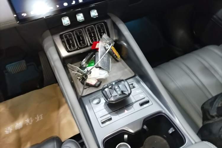 Used BYD Song L EV 2025 Intelligent Driving Version 662 km LiDAR Excellence Edition Gear Lever