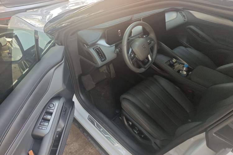 Used BYD Song L EV 2025 Intelligent Driving Version 662 km LiDAR Excellence Edition Interior 2