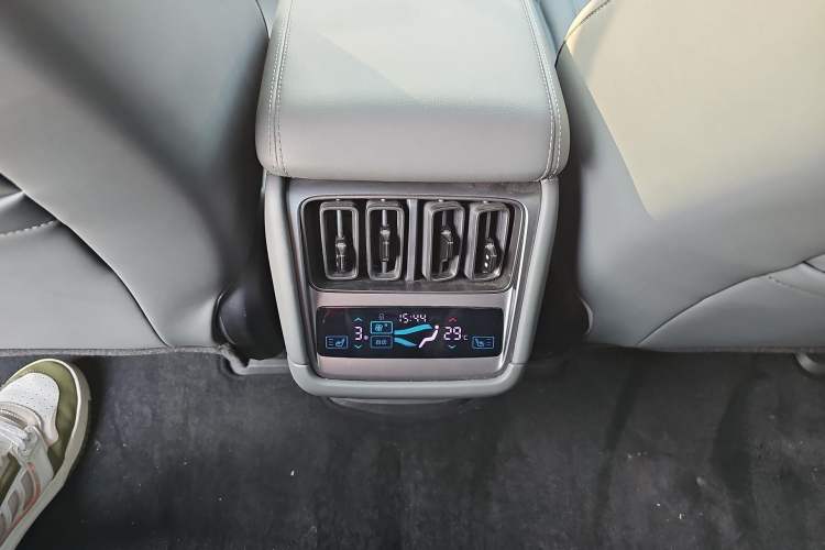 Used BYD Song L EV 2025 Intelligent Driving Version 662 km LiDAR Excellence Edition Interior 4
