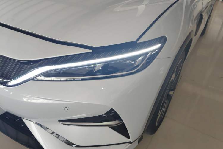 Used BYD Song L EV 2025 Intelligent Driving Version 662 km LiDAR Excellence Edition Left Front Headlight