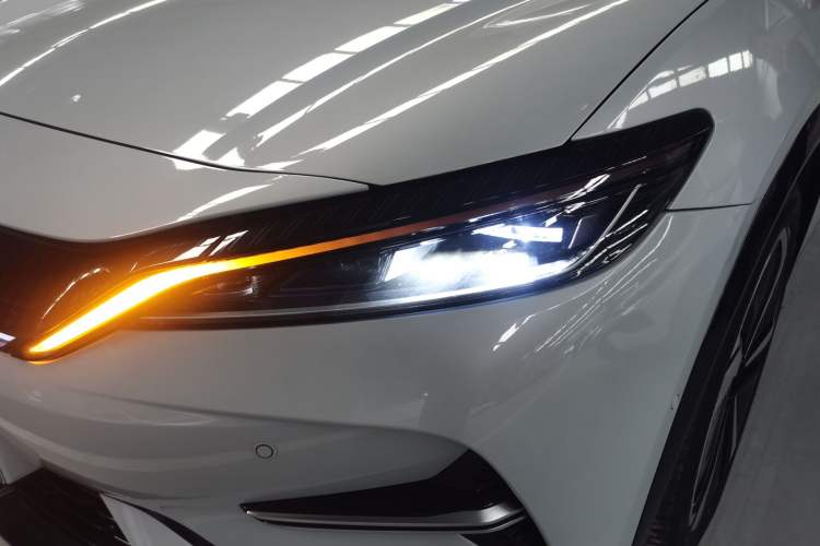 Used BYD Song L EV 2025 Intelligent Driving Version 662 km LiDAR Excellence Edition Left Front Headlight
