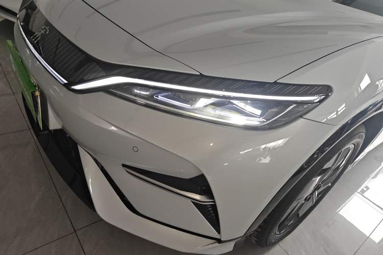 Used BYD Song L EV 2025 550 km Excellence Version Left Front Headlight